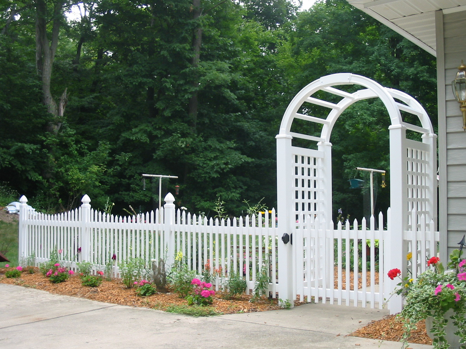 09_-Cottage-Picket-with-SunSet-Arbor